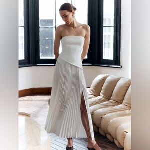 Commense Solid Pleated Strapless Split Dress in White